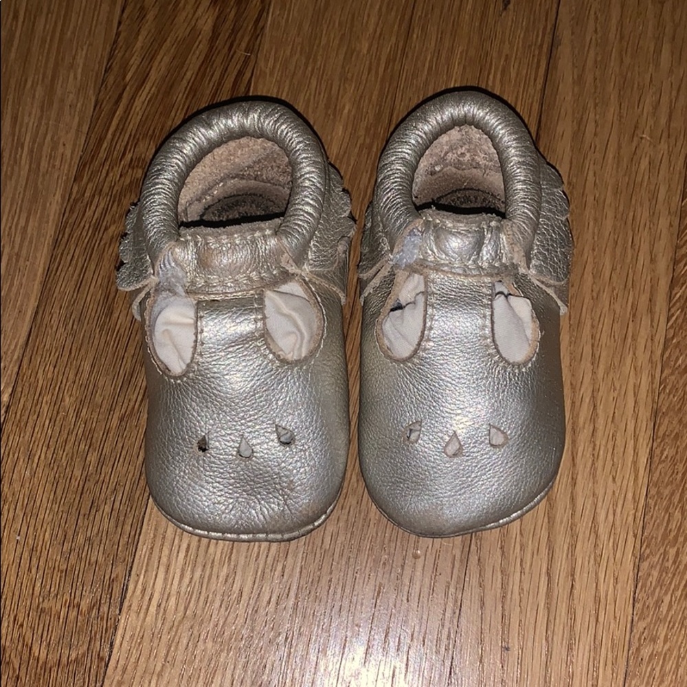 Freshly Picked Platinum Mary Jane Soft Sole sz 4